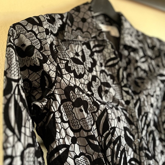 Harve Benard classic silky shine crinkle gray, velvet touch details blouse - Picture 2 of 8